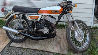 1971 Yamaha R5 350cc twin startup [upl. by Laemaj698]