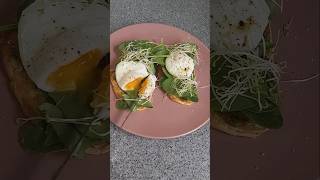 Poached Eggs the easy way easybreakfast [upl. by Holsworth346]