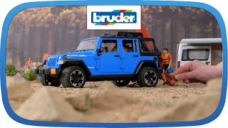 Jeep Wrangler Rubicon Unlimited  Kajak  02529  BRUDER Spielwaren [upl. by Abdella978]