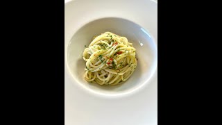 Salvate la ricetta del piatto di mezzanotte per eccellenza SPAGHETTI AGLIO e OLIO 😋 Shorts [upl. by Uohk]