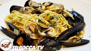 597  Spaghetti ai frutti di maree poi sulle spiagge chiare primo di mare tipico e delizioso [upl. by Lerred29]