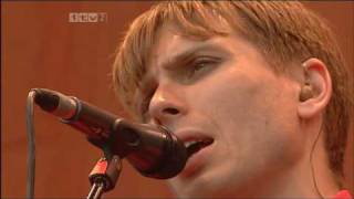 Franz Ferdinand  The Dark of the Matinee Reading 2004 [upl. by Sira95]