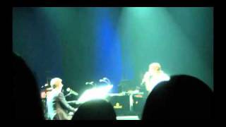 Arnel Pineda at David Foster and friends manila concert  Hard habit to break [upl. by Quitt]