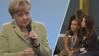 Merkel im Bürgerdialog  Das ungeschnittene Gespräch mit dem Flüchtlingsmädchen Reem [upl. by Aratak]