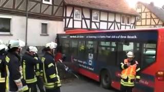 Unfall in Felsberg Bus fährt gegen Häuser [upl. by Kerril718]