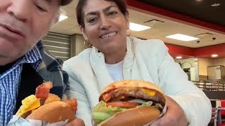 Comiendo hamburguesas con mi vieja chula y cortándome el pelo [upl. by Ynelram]