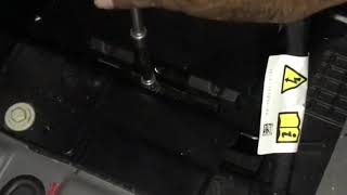 HOW TO REPLACE BATTERY IN RANGE ROVER VOGUE 2018  VARTA 95AH AGM BATTERY BEST FIT [upl. by Uah]