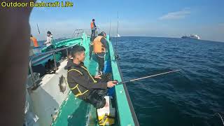 Fishing largehead hairtail fish in Tokyo bay [upl. by Bela]