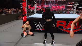 Rhea Ripley ataca a Liv Morgan  WWE RAW 2 de Diciembre 2024 Español [upl. by Nibur]