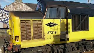 37 219 arrives at Carnoustie on a route learner 181022 [upl. by Katonah]