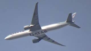 AMAZING Qatar Airways 777 and HUGE Etihad A380 flying past heathrow planespotting flight a380 [upl. by Isoj]