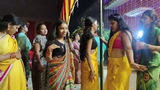 bathata bathata bathata kamariya ye Raja bathaya ll youtube full dance video with my family [upl. by Ecnerwaled]