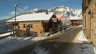 Suisse Village de montagne cherche habitants  un an après [upl. by Mariano]