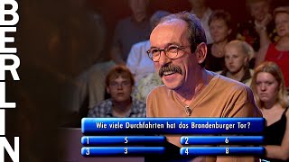 quotWie viele Durchfahrten hat das Brandenburger Torquot  Das Berlin Quiz 2002  Folge 4445 [upl. by Nylhsa20]