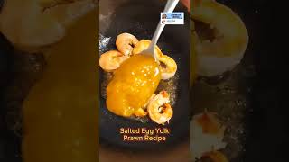 EASY AND DELICIOUS CREAMY SALTED EGG YOLK PRAWN RECIPE shorts easyandquickrecipe prawnrecipe [upl. by Socha]