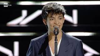 Matteo Romano  Virale  Sanremo 2022 live video completo [upl. by Nwahsyt]