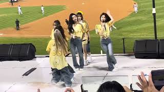 CSR 첫사랑 Shining Bright LG Twins performance [upl. by Claybourne166]