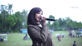 Sarah Brilian Feat Relita quot Goyang Dua Jari quot [upl. by Halimeda274]