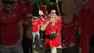 Die Schweizer Fans sorgen beim Fanmarsch in Köln für Stimmung 🔥  SRF Sport [upl. by Seabrook]