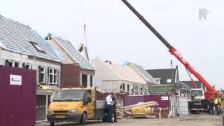 Gewonden bij sloop nieuwbouwwoning Dirksland [upl. by Ordnasela]