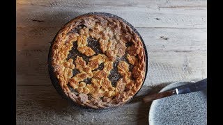 Giant Mince Pie  Recipe  GoodtoKnow [upl. by Bull]