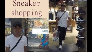 SNEAKER SHOPPING DI VANS STORE BIRMINGHAM USA [upl. by Ennayelhsa113]