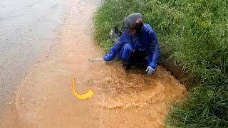 Unclogging Drain On Street With Massive Flooding Lots Of Debris Stuck In Drain [upl. by Nasus]