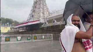 తిరుమల శ్రీవారి సన్నిధిలో భారీ వర్షం Tirumala temple rain [upl. by Nahgeam]