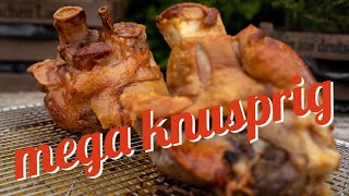 knusprige Schweinshaxe vom Grill  Schweinshaxe richtig grillen [upl. by Ekihc841]