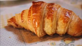 كرواصون مثل المحلات في المنزل  Croissants Comme à la PâtisserieCroissant au chocolat [upl. by Nnairam859]