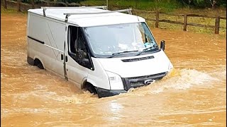 Correct Way to Drive Through a Flooded Ford  Kenilworth Ford Flood  Shorts [upl. by Sonya421]