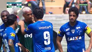 DEYVERSON FAZ EMBAIXADINHAS E PROVOCA JOGADORES DO CRUZEIRO 300918 [upl. by Aneles]