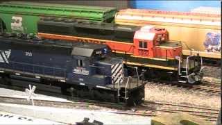 DoubleReview AthearnBachmann SD 402 H0  Inside and Outside [upl. by Alodi819]