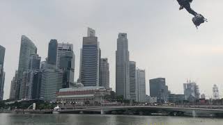 Franky Zapata et son Flyboard au GP de Formule 1 à Singapour [upl. by Atterol]