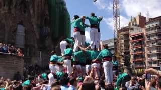 Accidente en Castellers Sagrada Familia Barcelona [upl. by Niriam]