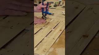 Planche de skateboard en cagette diy skate skateboard recup woodworking woodworker [upl. by Wons356]