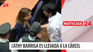 El momento en que Cathy Barriga es llevada a la cárcel  24 Horas TVN [upl. by Celinka702]