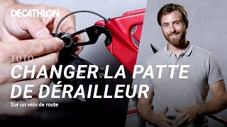 TUTO  Comment changer la patte de dérailleur sur un vélo route  🚴 I Decathlon [upl. by Eiramadnil]