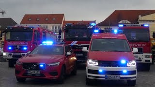 so viel Blaulicht Adventsumzug Feuerwehr Ribnitz Damgarten amp Dierhagen 2023 [upl. by Una427]