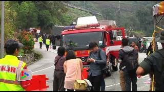 Genting bus crash Two severed legs found [upl. by Llib111]