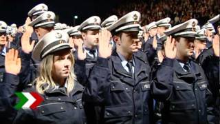 PolizeiNachwuchs in Essener Grugahalle vereidigt [upl. by Arbrab]