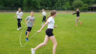 Training mit Abstand  Teil 68  Spielerisches Aufwärmen mit Seil in der Gruppe [upl. by Aciretahs537]