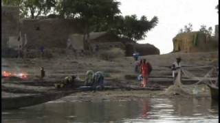 Ballade en pinasse sur le Niger à Mopti Mali [upl. by Hannahsohs485]