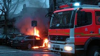 FEUERWEHR LÖSCHT BRENNENDES AUTO MERCEDES ATEGO LÖSCHFAHRZEUG BF HAMBURG Altona [upl. by Annirac]