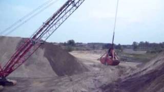 Manitowoc 4600 Dragline converted to a Clamshell [upl. by Emolas]