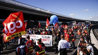 Des grèves dans le secteur aérien en Europe provoquent lannulation de nombreux vols [upl. by Amias]