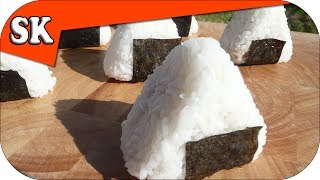 HOW TO MAKE ONIGIRI お握り  Simple Japanese Lunch Snack [upl. by Nozicka]