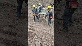 Smart Way To Lift A Wheelbarrow Of Concrete With Two Steel Pipes [upl. by Lhok540]