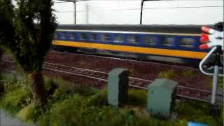 Modeltreinen NS modelspoor door Maarsdrecht H0 [upl. by Drhacir817]