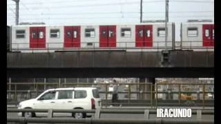 Cruza que cruza el tren del Metro por la Panamericana SurPuente Atocongo [upl. by Ozmo121]